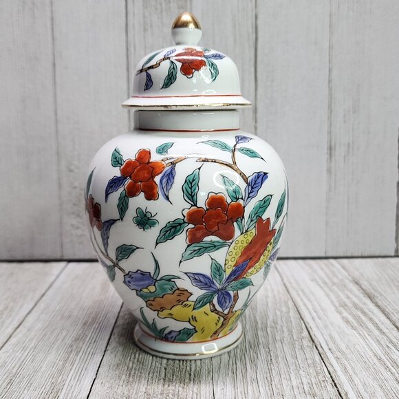 Vintage Japanese Porcelain Ginger Jar Floral Design with Lid 6'' Tall - Picture 1 of 7